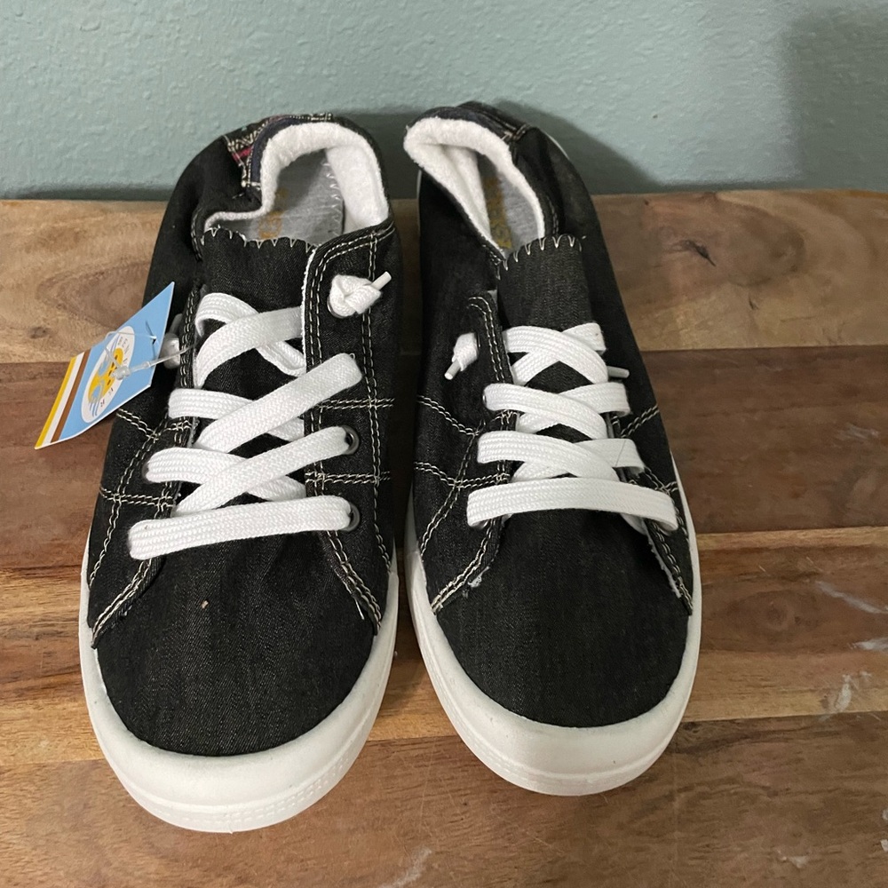 Beneker sneakers